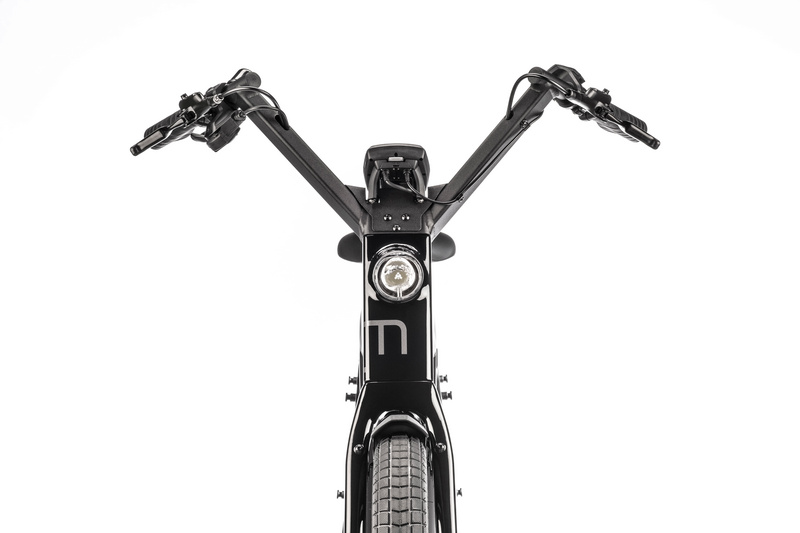 moustache-lundi-27-1-black-glossy_7_o